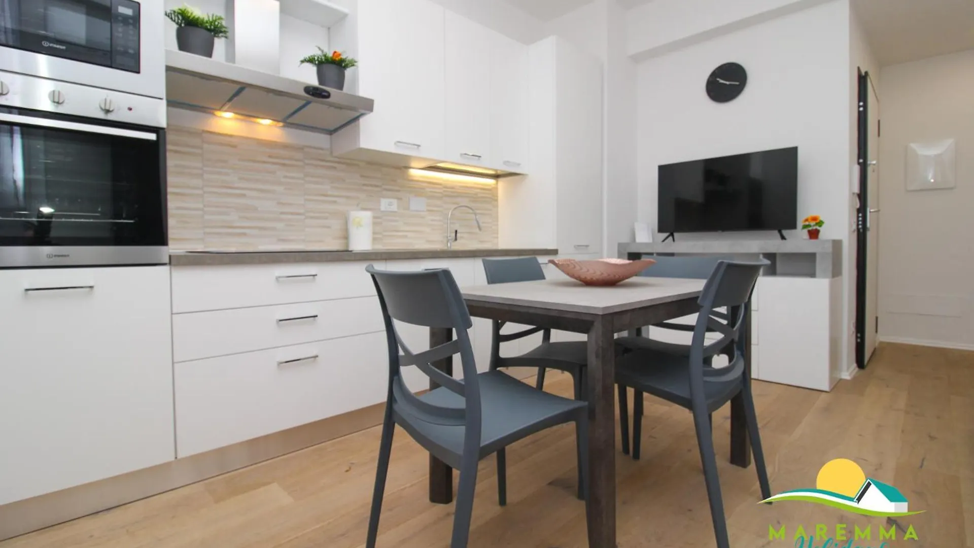 Maremma Holidays:Girasole Apartment Follonica Italy