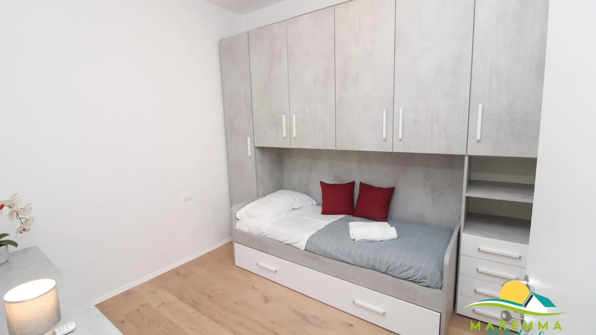 Maremma Holidays:Girasole Apartment Follonica 0*,