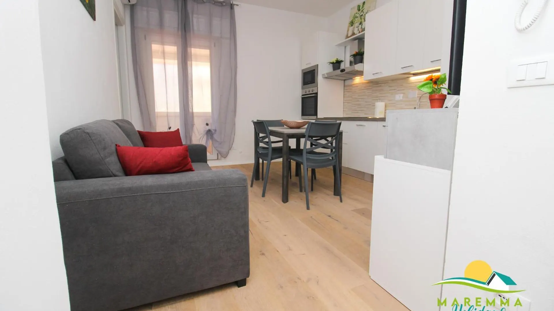 Maremma Holidays:Girasole Apartment Follonica