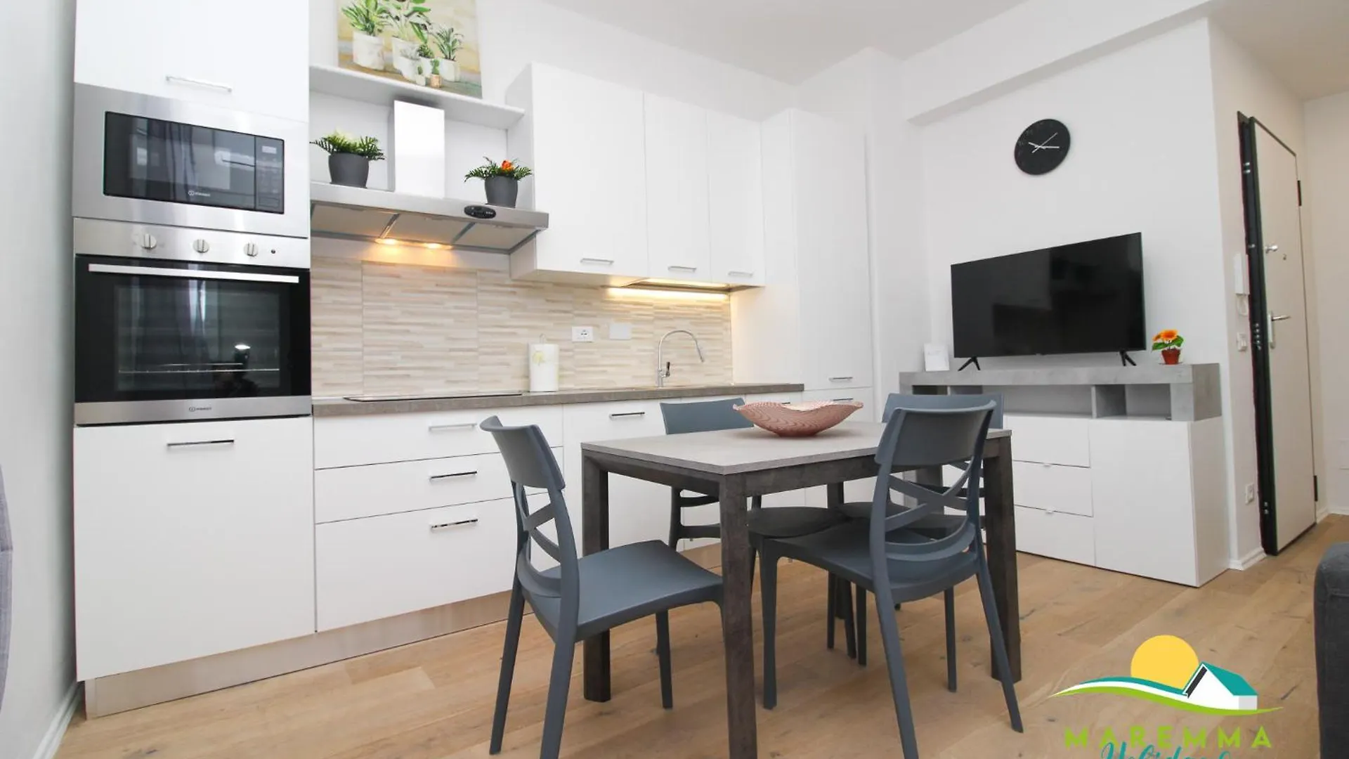 Maremma Holidays:Girasole Apartment Follonica